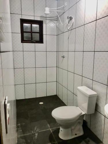 Bilik mandi di Chacara Embu