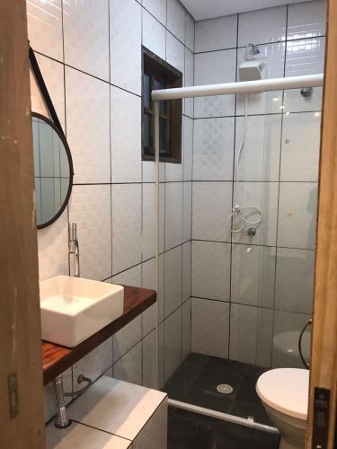 Bilik mandi di Chacara Embu