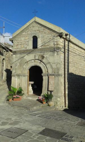an old church with a cross on top of it at Albergo Diffuso Montalbano Borgo Antico - La Casetta del Vento in Montalbano Elicona