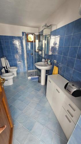 Un baño de Villa Aurora con vista mozzafiato su Strombolicchio