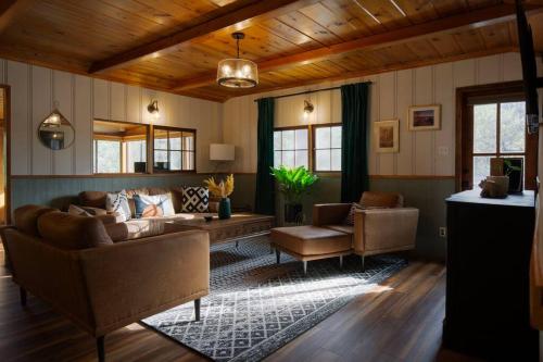 Dancing Pines Cabinにあるシーティングエリア