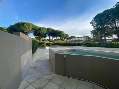 Πισίνα στο ή κοντά στο Cap Pinède jardin