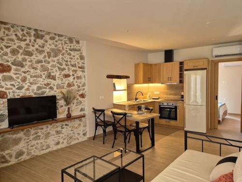 a kitchen and living room with a table and chairs at Argyro's home, Μοντέρνο Σπίτι σε Γραφικό Χωριό in Kritsá