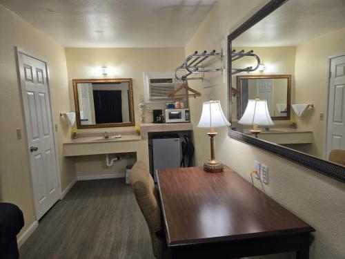 a dining room with a table and a mirror at Rodeway Inn & Suites Blythe I-10 in Blythe