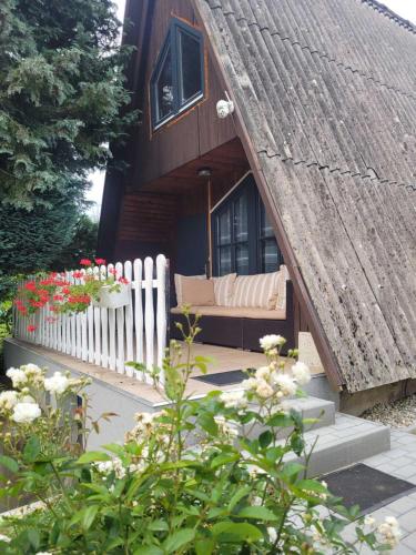 El edificio en el que está el chalet de montaña