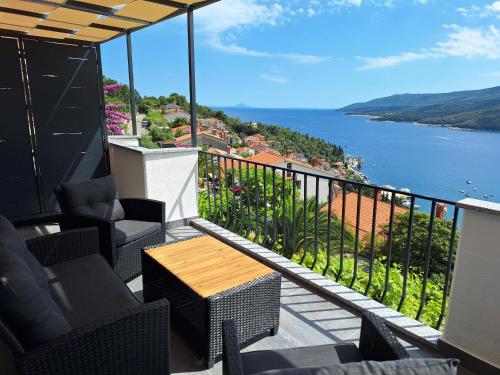 Apartment Mija Rabac with free parking in a garage