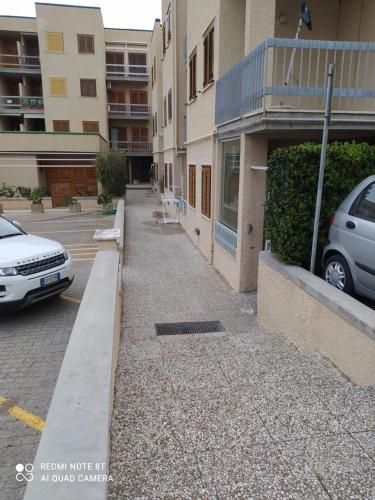 El barrio en el que está el departamento o un barrio cercano