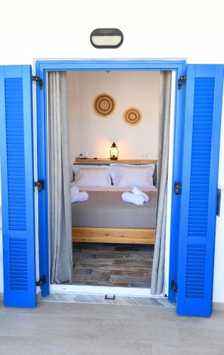 Petite Studios Batsi