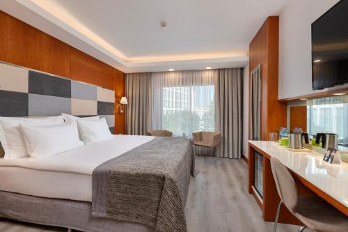 Katil atau katil-katil dalam bilik di Limak Ambassadore Hotel Ankara