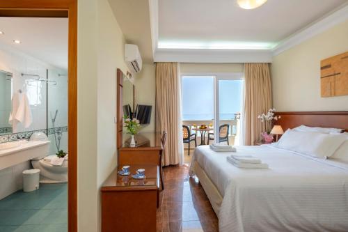 Postel nebo postele na pokoji v ubytování Porto Alegre Hotel