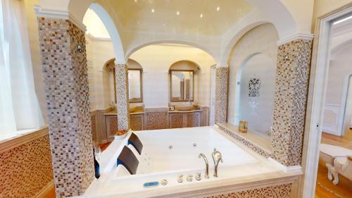 Phòng tắm tại Villa Diamante -BGL