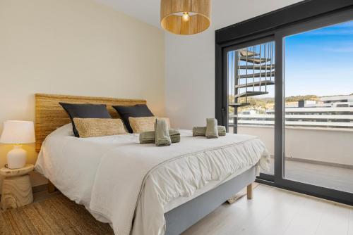 Ένα ή περισσότερα κρεβάτια σε δωμάτιο στο Casa Carmen - Rooftop Luxury Penthouse Estepona