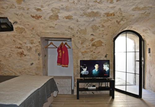 TV a/nebo společenská místnost v ubytování NiAmalFi Apartments