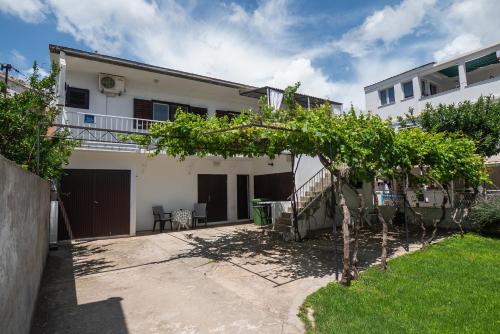 Apartments and Room Sanja