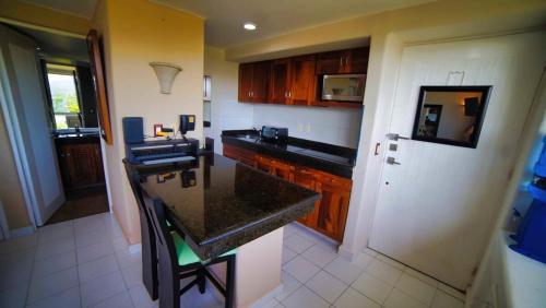 a kitchen with a counter and a counter top in a room at Elegant Beachfront Studio in Monarca Ixtapa in Ixtapa