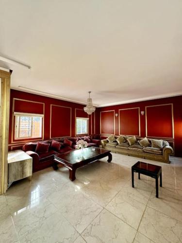 a living room with a couch and a coffee table at skhirat casa con piscina in Skhirat