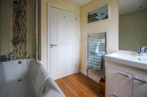 Koupelna v ubytování Gardenia Cottage Cornwall