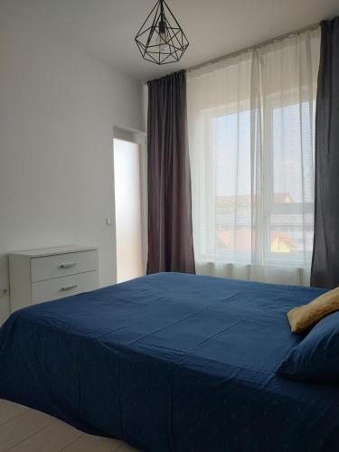 a bedroom with a blue bed and a window at Luxury 2 Rooms Free Parking Air Conditioning Espresso Netflix Superb Modern Bright View Balcony Self Check in Militari in Bucharest