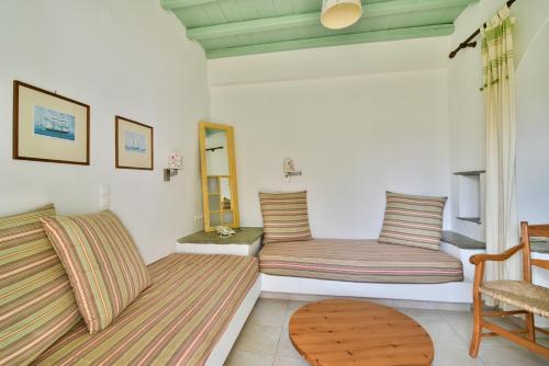 Area soggiorno di Golden Beach Studios & Suites