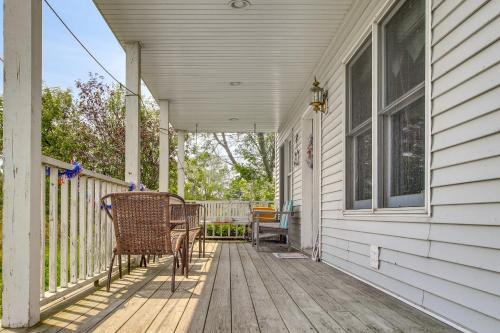 Balkoni atau teres di Algoma Vacation Rental with Fire Pit and Lake Views!
