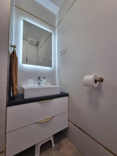 Ένα μπάνιο στο Exclusive Home Apartman