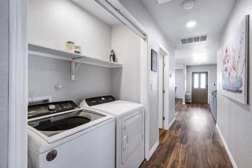 a laundry room with a washer and dryer in it at The shoe LA-LA house in San Antonio