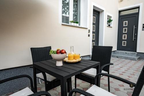 Makanan di atau berdekatan apartmen