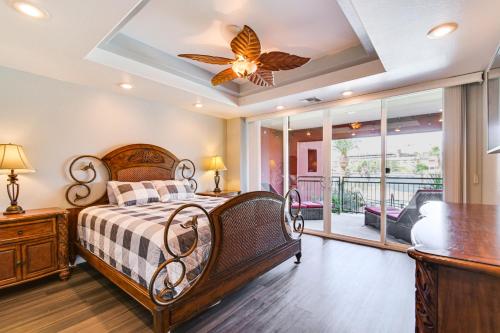 Кровать или кровати в номере Riverfront Bullhead City Condo Near Casinos!