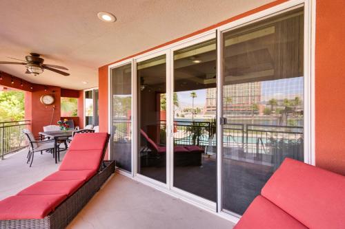 Балкон или терраса в Riverfront Bullhead City Condo Near Casinos!