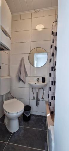 Ένα μπάνιο στο Central Apartment Krefeld