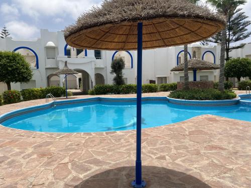 Piscina en o cerca de calm and secure residence with pool