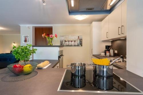 Η κουζίνα ή μικρή κουζίνα στο Haus-Schwanensee-Wohnung-5