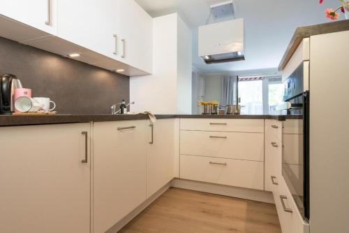 Η κουζίνα ή μικρή κουζίνα στο Haus-Schwanensee-Wohnung-5