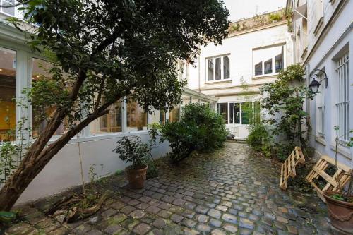 Charming studio in a courtyard in Paris