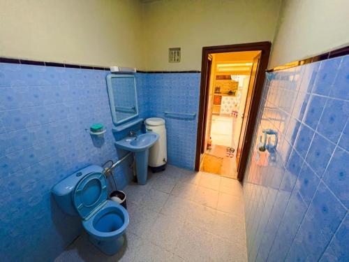a blue bathroom with a toilet and a sink at dar haut de gamme Et à un prix imaginaire Hostcom For families only in Oujda