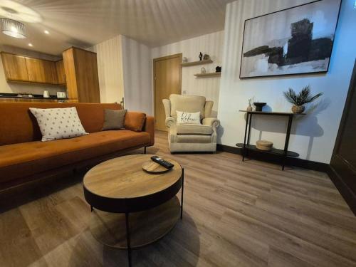 a living room with a couch and a table and a chair at Contractors l FreeParking l Station l Students in Colchester