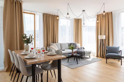 Prague Days - Two-bedroom Apartment with Balcony and Garage Parking in Smíchov