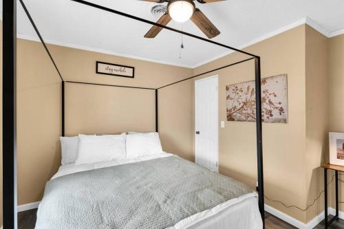 a bedroom with a bed with a ceiling fan at Small cozy ranch in Rantoul
