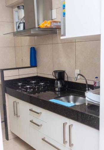 Η κουζίνα ή μικρή κουζίνα στο Apartamento condomínio Bech Village Fortaleza