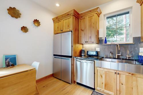 Una cocina o zona de cocina en Manzanita Memories