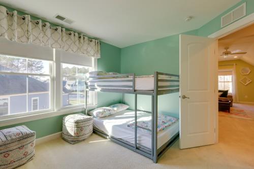 a bedroom with two bunk beds in a room at 6 Mi to Bethany Beach Family Home with BBQ and Yard in Ocean View
