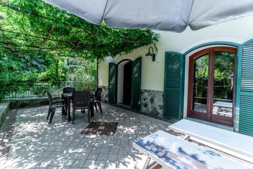 Κήπος έξω από το Hotel Lago Bin