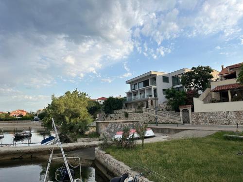 Apartments by the sea Banjol, Rab - 19752