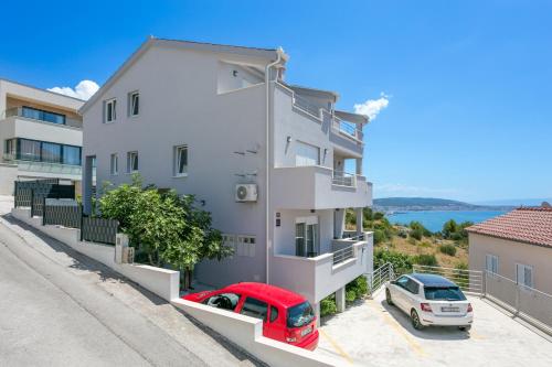 Apartments with parking space Seget Donji, Trogir - 23273