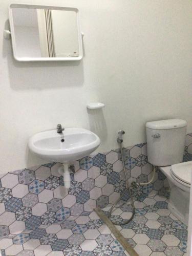 Koupelna v ubytování Baan TaLay Hostel