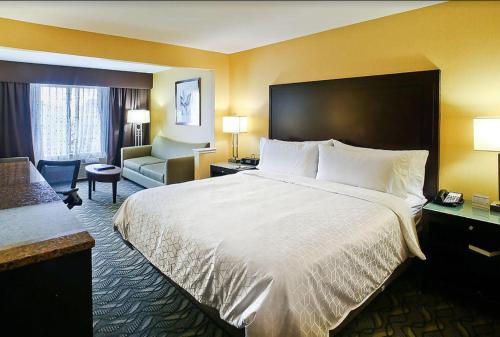 Holiday Inn Express Hotel & Suites San Jose-Morgan Hill, an IHG Hotel Image