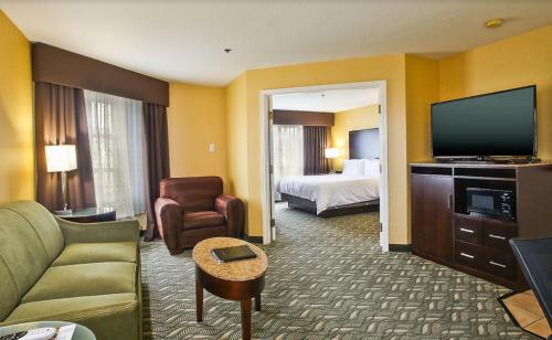 Holiday Inn Express Hotel & Suites San Jose-Morgan Hill, an IHG Hotel Image