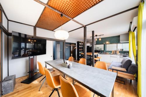 a dining room and living room with a table and chairs at 【海と城ヶ島大橋まで3分の貸切一軒家】ブルーピリオドMIURA in Moroiso