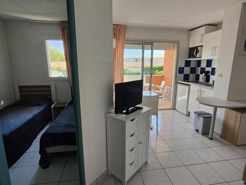 Appartement Bord de Mer - Climatisation, Balcon, Parking et Piscine - FR-1-801-3
