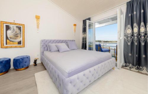 Katil atau katil-katil dalam bilik di Gorgeous Apartment In Novalja With Wifi